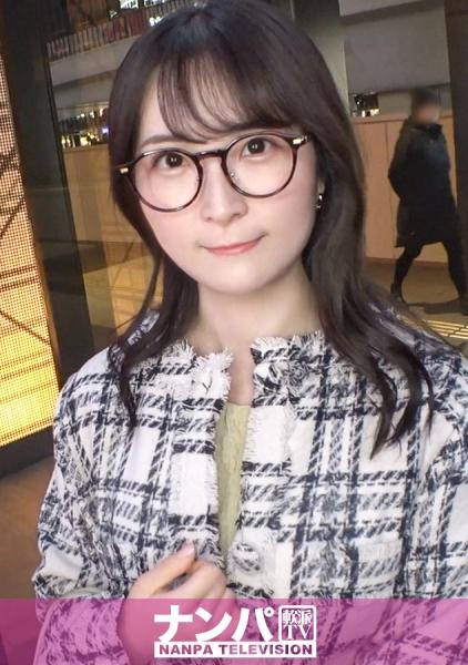 マジ軟派、初撮。 2191 イチゴをエサにメガネが似合う色白の真面目系素人をナンパ！見た目に反して不倫経験あり！パンツの下はアナルまでビッチリの剛毛！真面目だから要求されるとアナルまでルまで舐めちゃう従順っぷり！最後は俺の練乳をお顔にお見舞いしてやったw