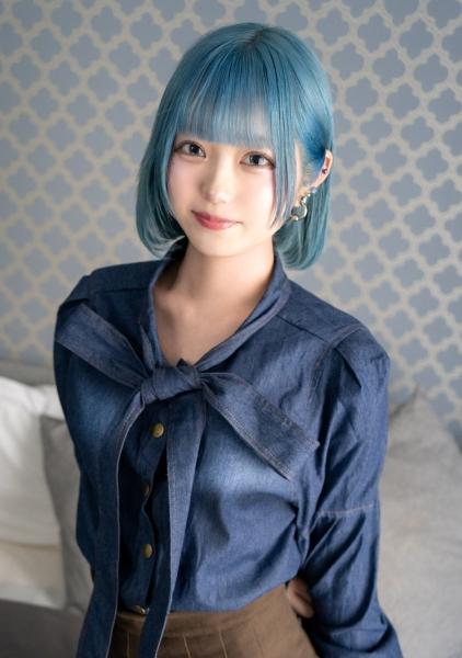 被辱罵到灼熱難耐為止，在一瞬間就暴露阿嘿顏！w 被猛烈注入絕頂快感的超級變態纖細·るるちゃ。的極限突破中出